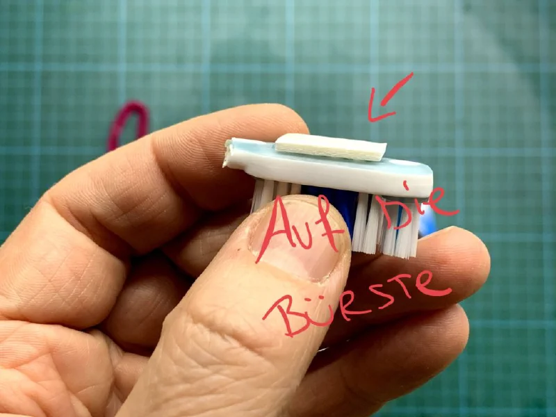 BürstiBot Bauanleitung Schritt 7 – Bürste vorbereiten