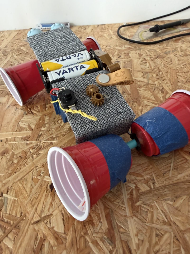 Bristlebot als Auto gebastelt im Workshop