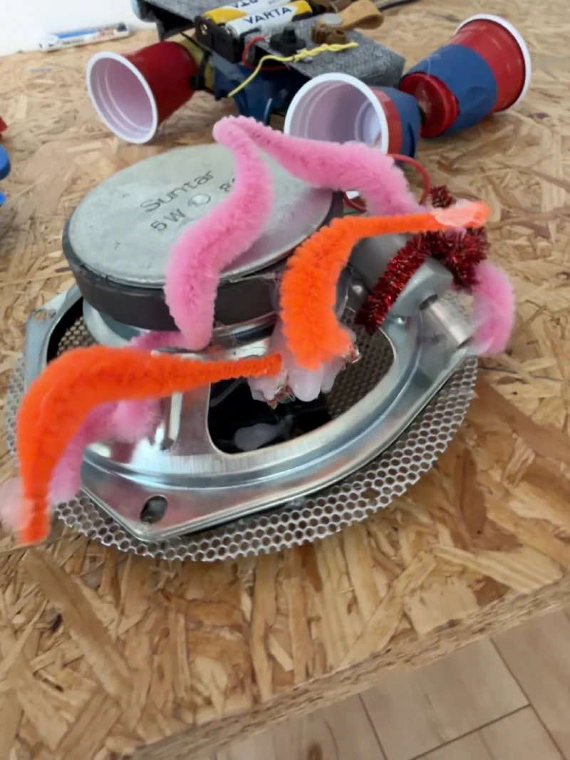 Bristlebot bunt gebastelt im Workshop