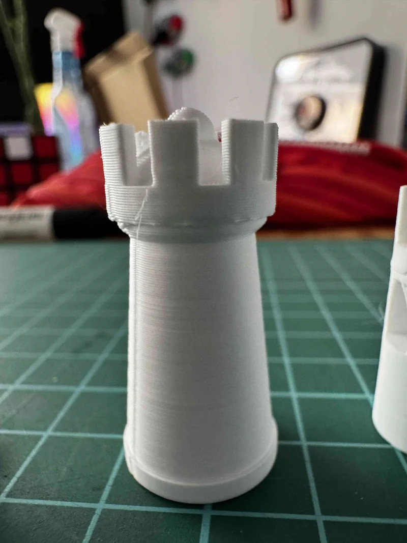 Zusammengebautes Schachspiel – Spielszene